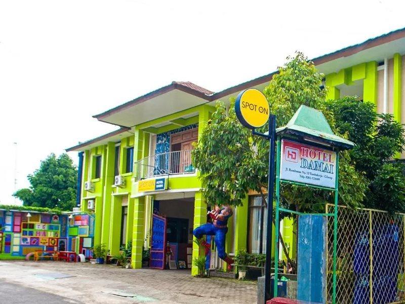 The Paragon Hotel Cilacap Redpartner Exteriör bild