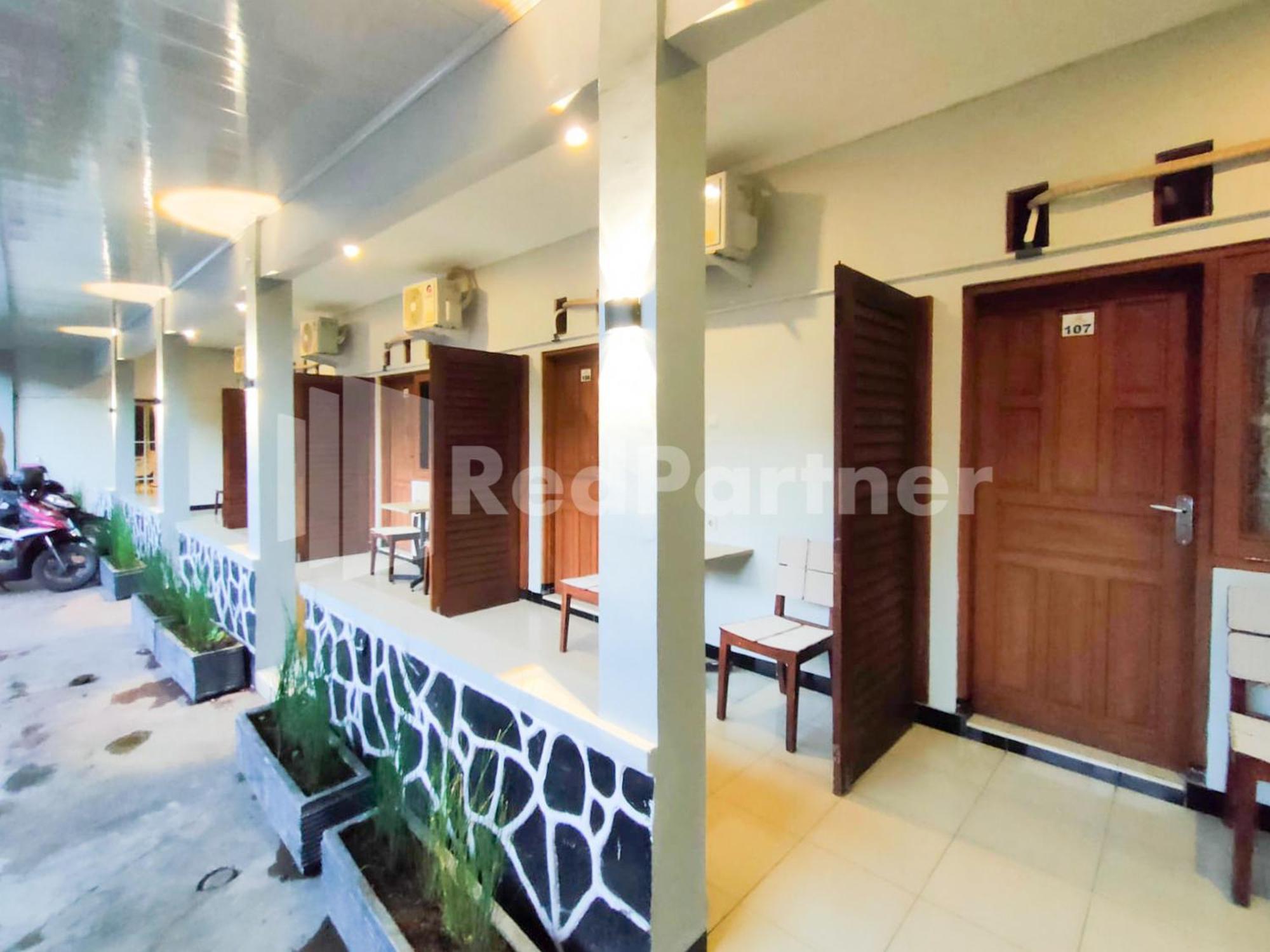 The Paragon Hotel Cilacap Redpartner Exteriör bild