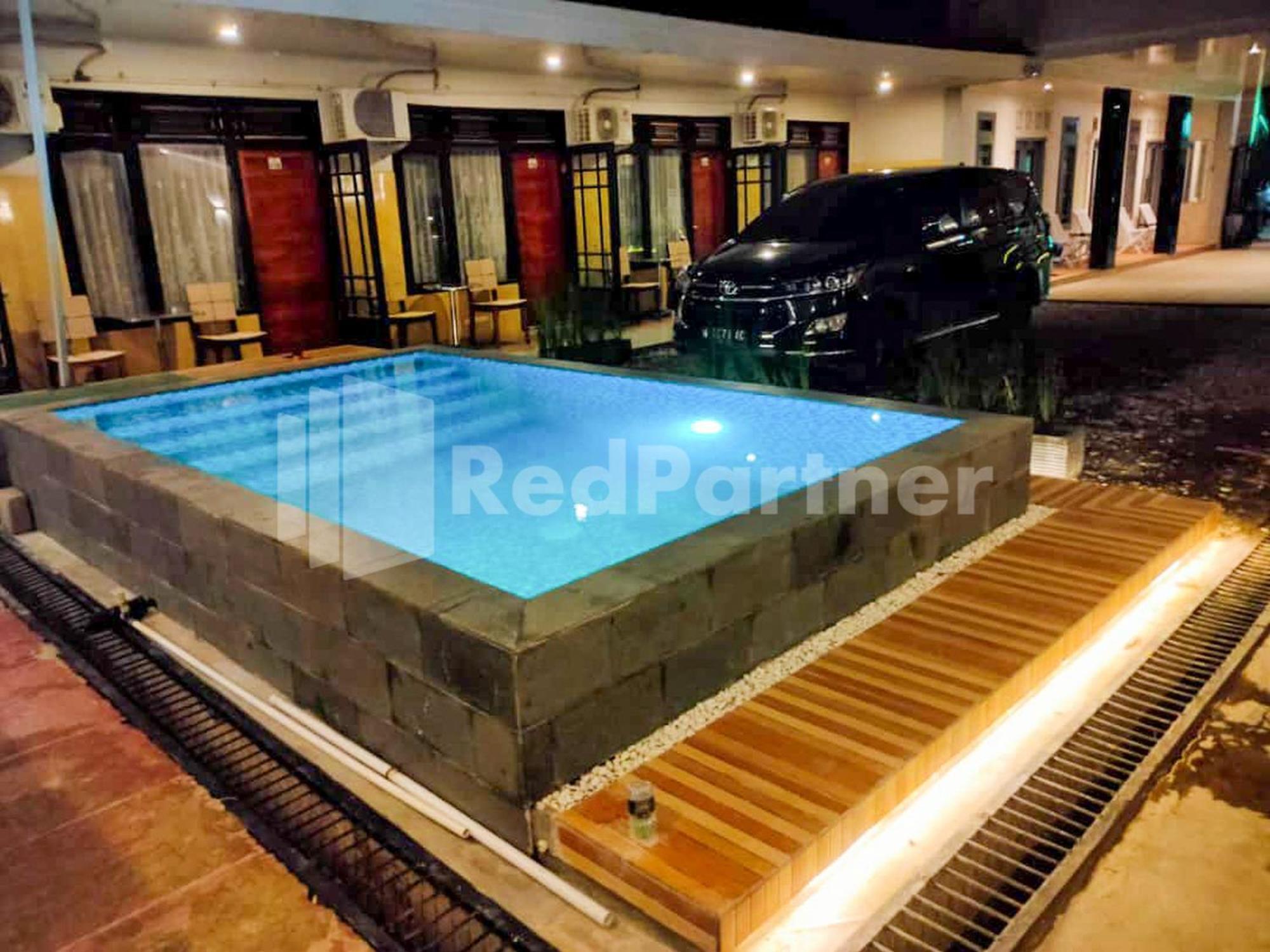 The Paragon Hotel Cilacap Redpartner Exteriör bild